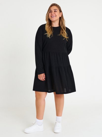Plus size ribbed dress with ruffles