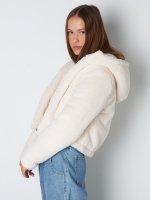 Kabátik u umelej kožušiny s kapucňou dámsky