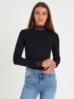 Ribbed top with high lace collar