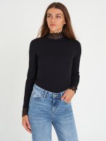 Ribbed top with high lace collar
