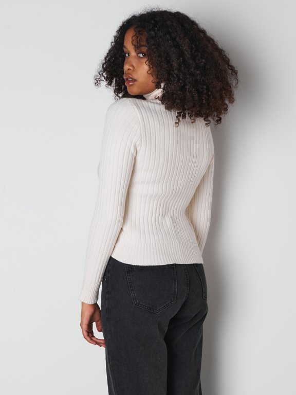 Cable-knit roll neck pullover