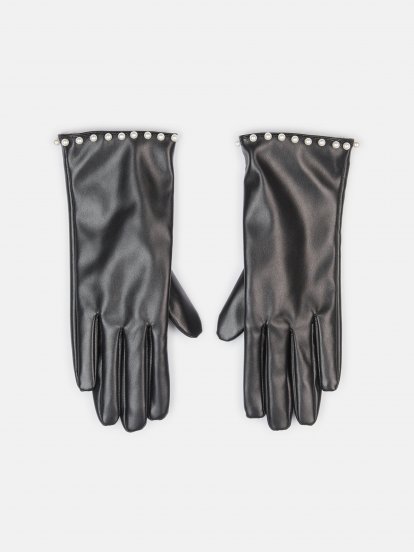 Gloves with pearls