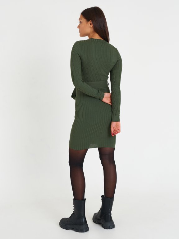 Knitted dress with belt
