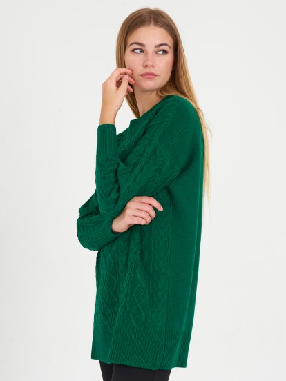 Sweter oversize z plecionym wzorem