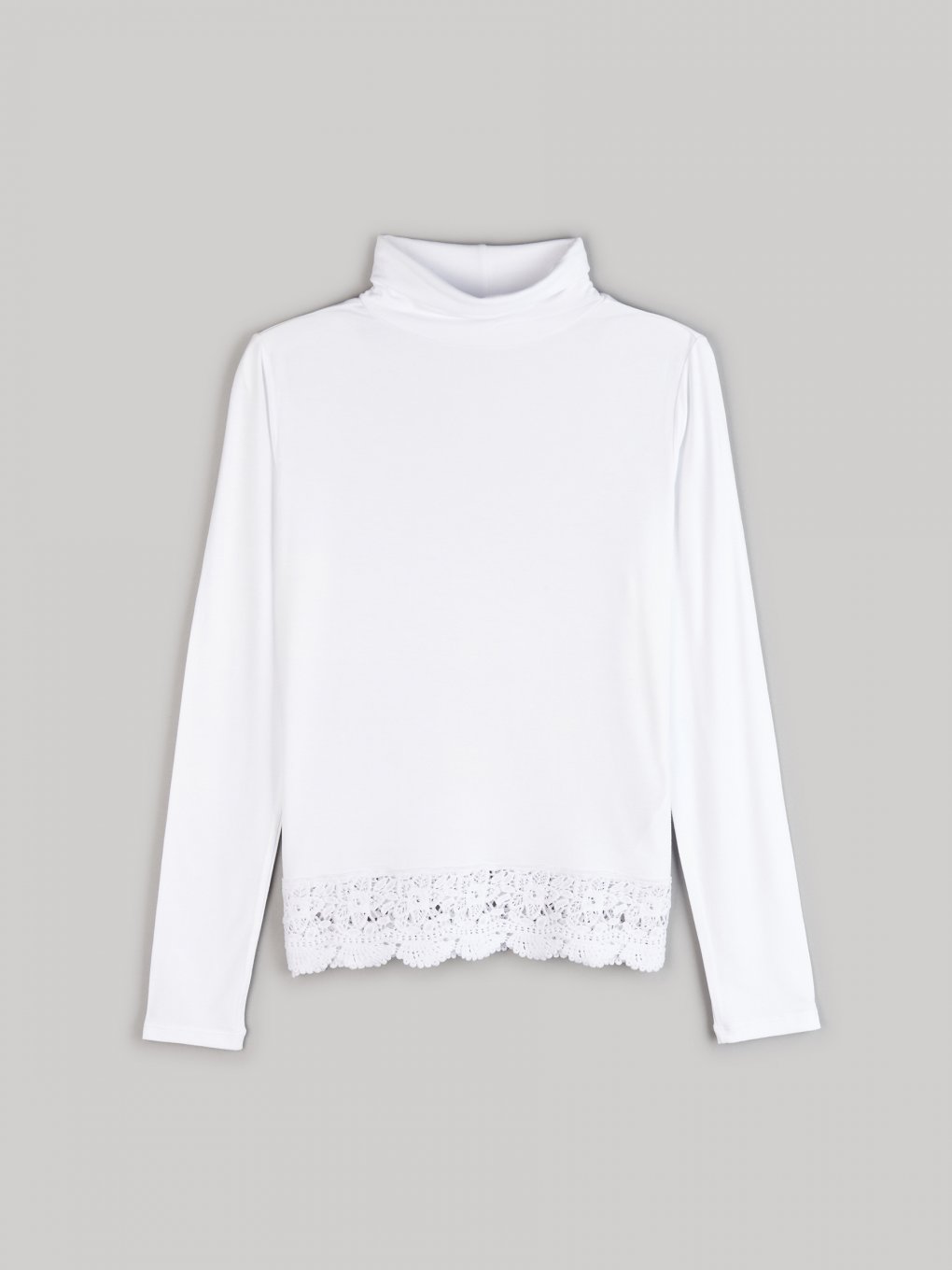 Viscose roll neck top with lace