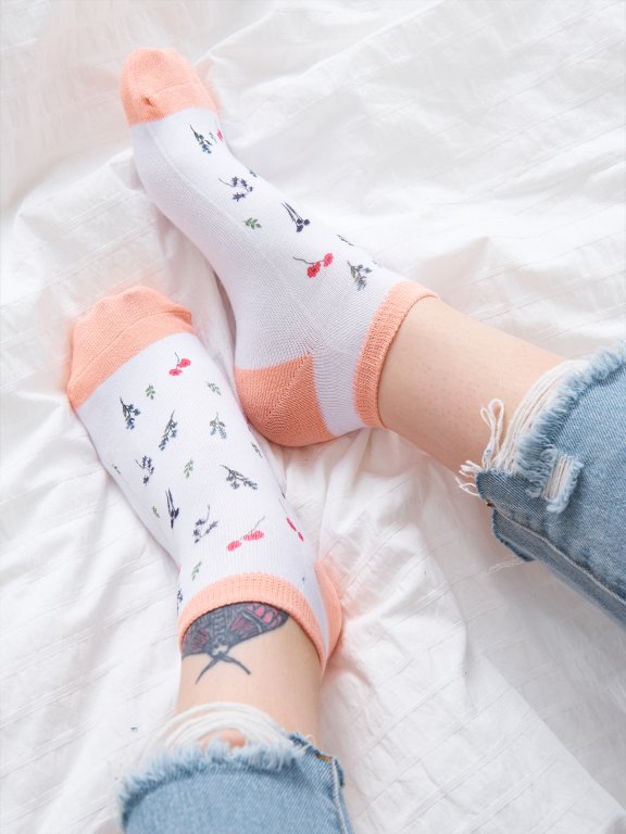 Low cut patterned socks