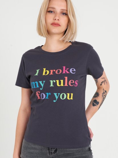 Bavlněné dámské tričko s barevným nápisem