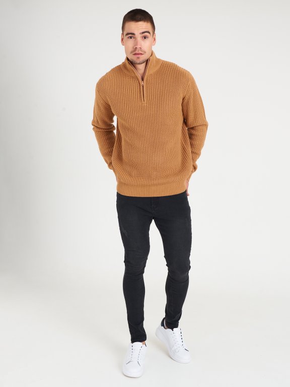 Ribbed pullover with zipper