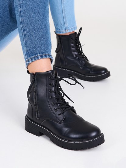 Ankle boots with double zipper