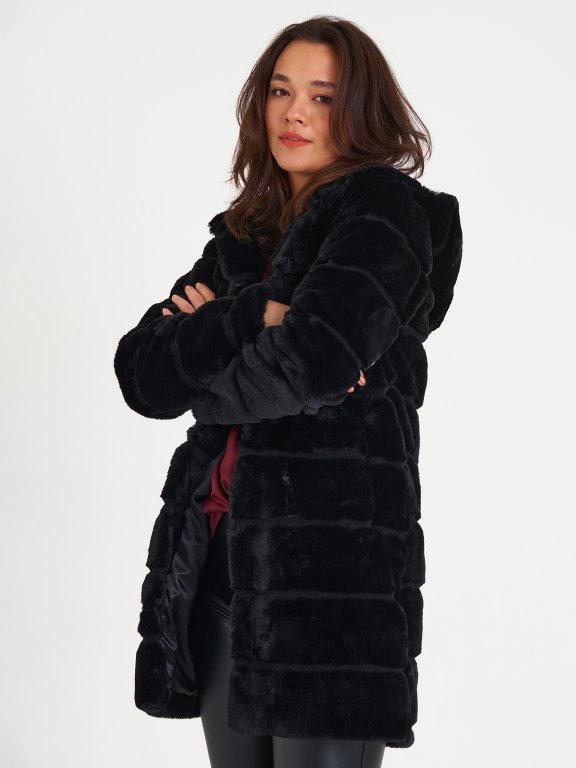 Kabát z umelej kožušiny s kapucňou