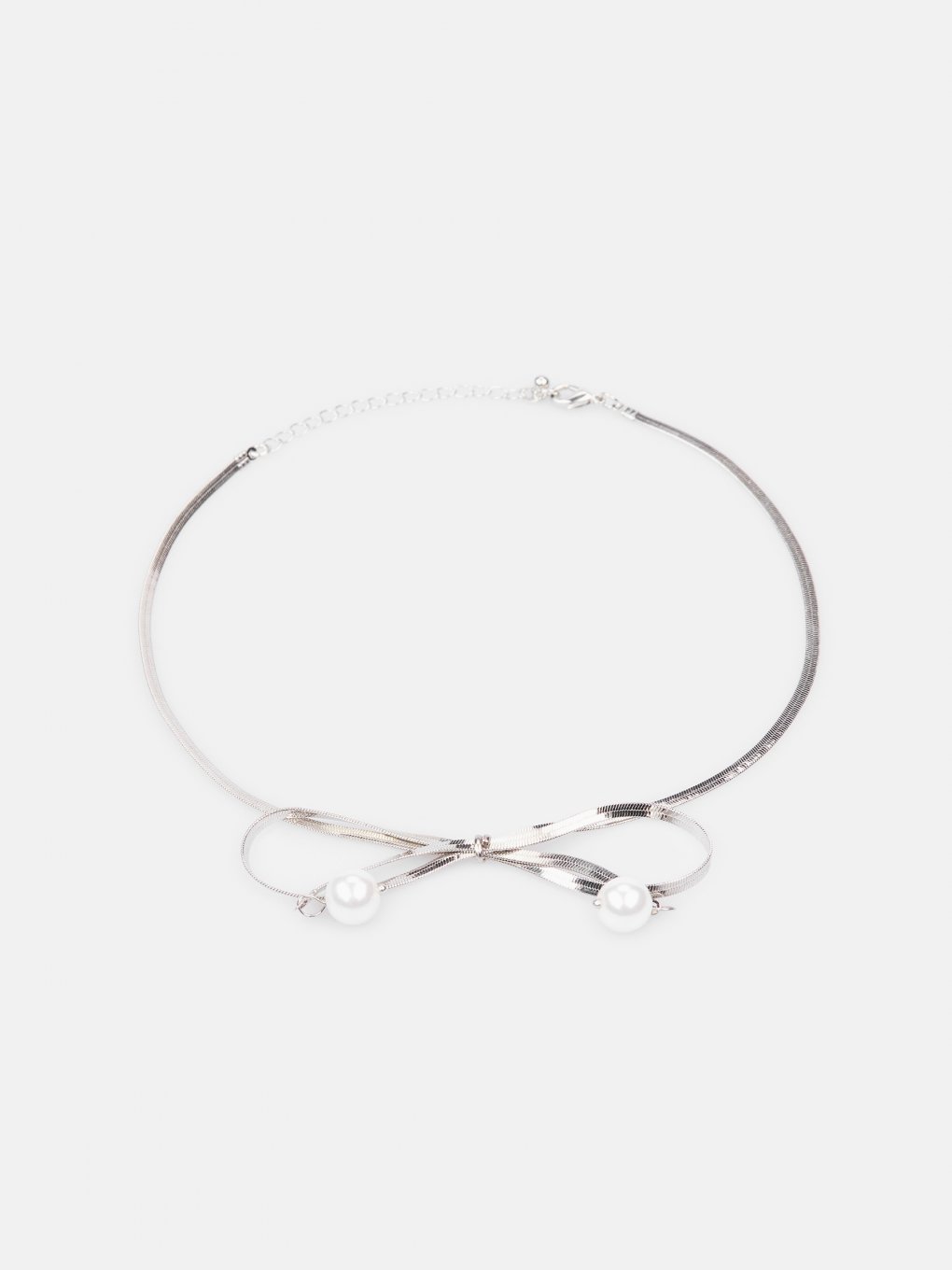 Bow shaped choker necklace with faux pearls
