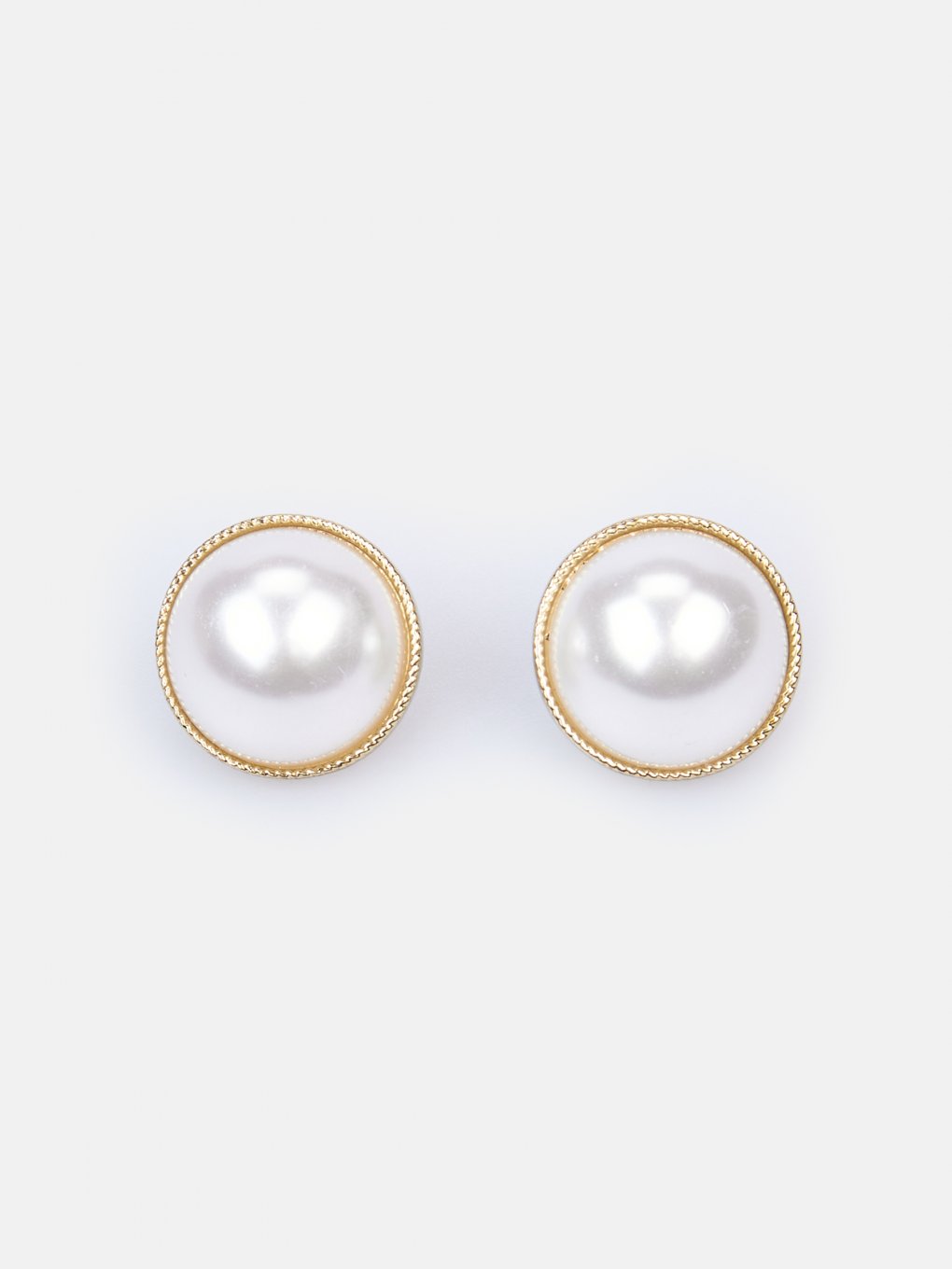 Earrings with faux pearl