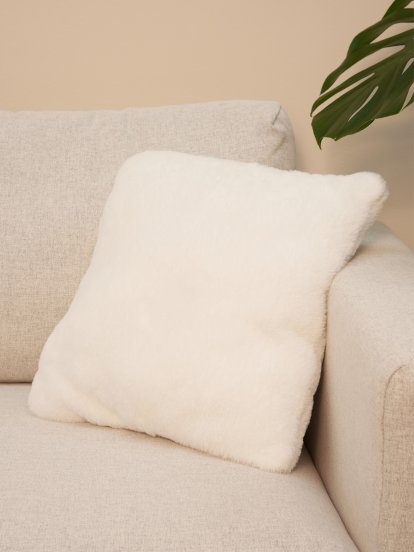 Faux fur pillow (45 x 45 cm)