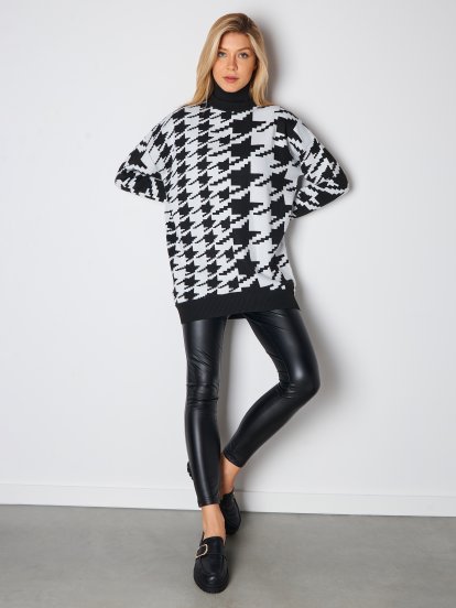 Houndstooth roll neck pullover