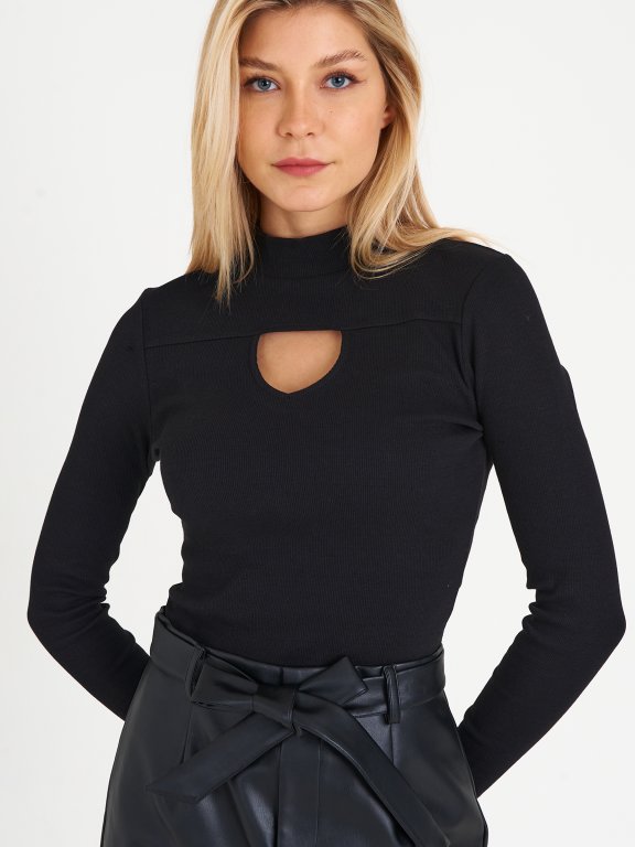 Cut-out top