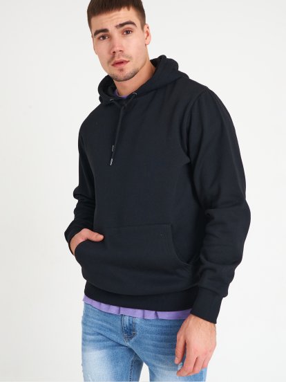 Basic hoodie with cangaroo pocket