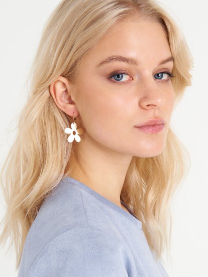 2 pairs of earrings