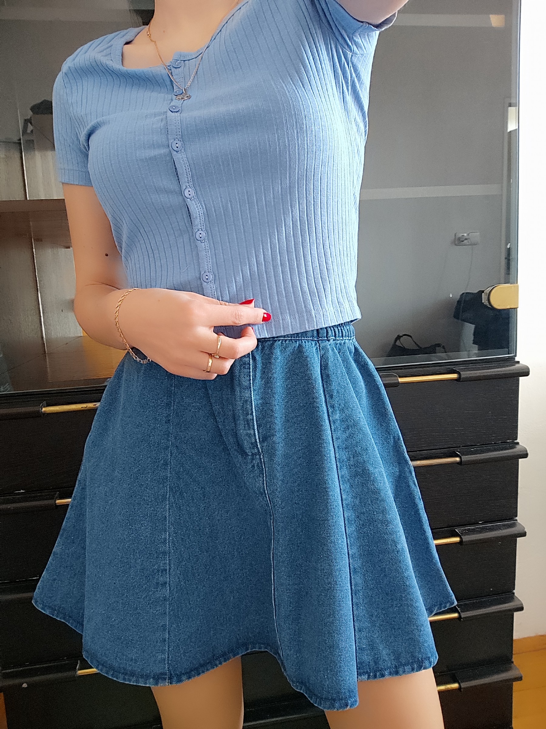 Made myself a denim skater skirt with mother of pearl buttons. This is the  second skirt that I ever did for myself and I think I don't want to buy any  skirts