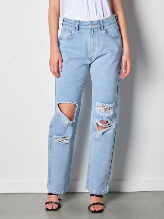 Straight jeans with damages