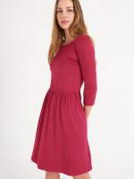 Jednofarebné dámské áčkové šaty