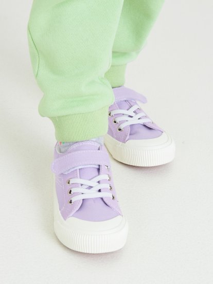 Canvas sneakers with velcro