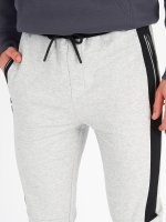 Sweatpants with reflective zipper pockets