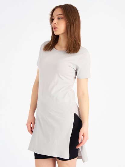 Basic longline cotton t-shirt with side slits
