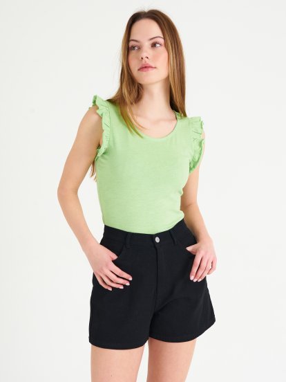 Basic cotton top with ruffle