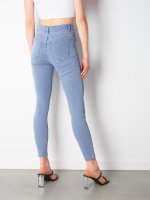 Základné basic džínsy skinny bez predných vreciek
