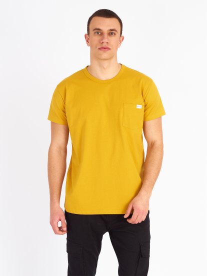 Basic cotton t-shirt with chest pocket
