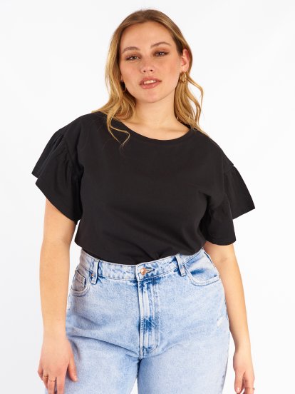 Plus size cotton top with ruffle