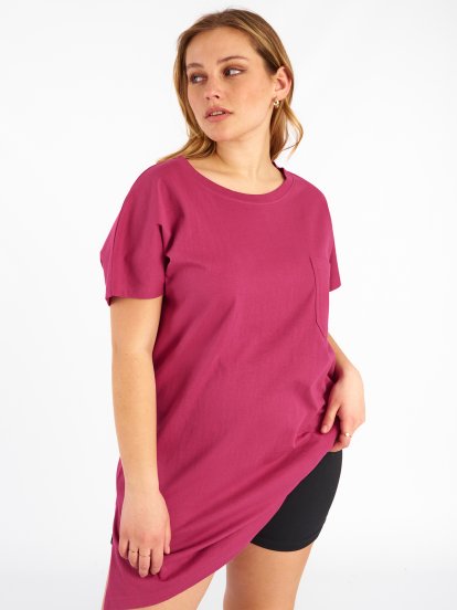Plus size basic longline t-shirt with pocket and side slits