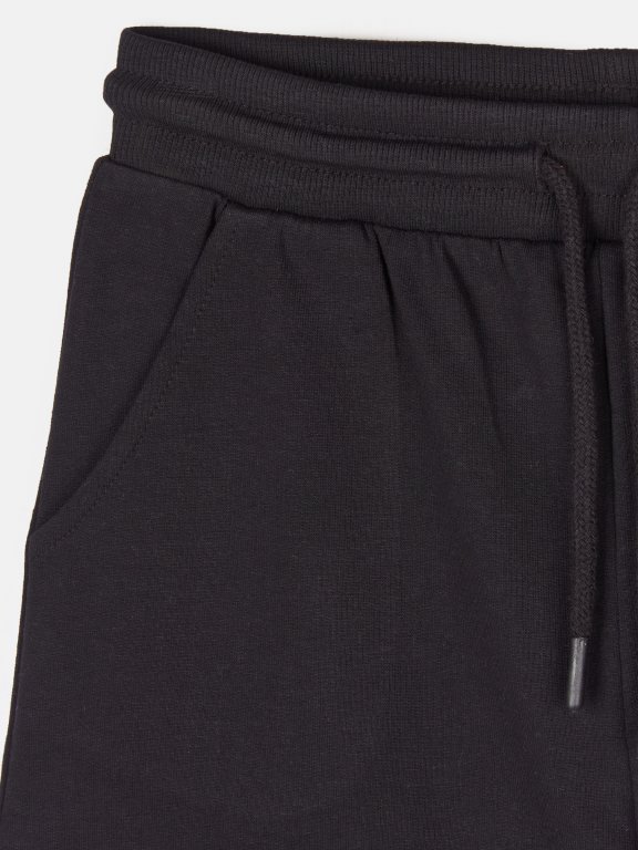 Basic sweatshorts with pockets