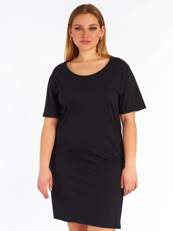 Klasyczny, wydłużony, bawełniany t-shirt z rozcięciami dla kobiet plus size