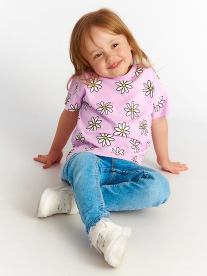 Bawełniana oversize koszulka dziewczęca z kwiatowym nadrukiem