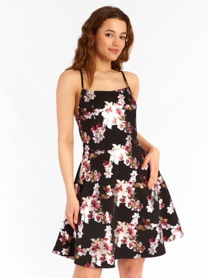 Dámske mini šaty na ramienka s kvetinovou potlačou
