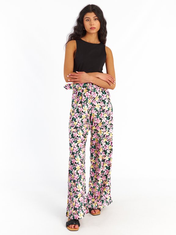 Szerokie spodnie z kwiatowym nadrukiem