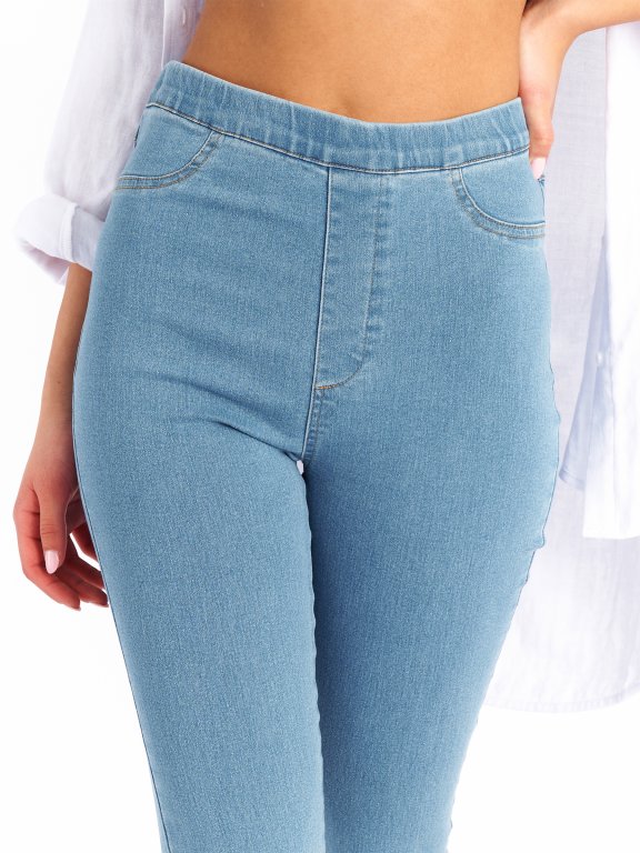 Obcisłe klasyczne damskie jeansy