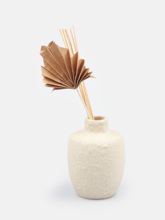 Reed diffuser in ceramic vase