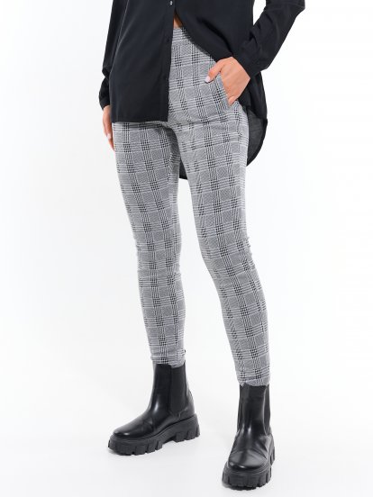 Plaid slim trousers with pockets