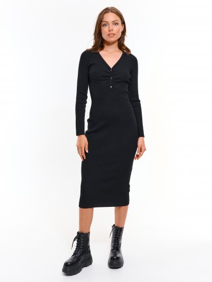 Knitted midi dress with buttons