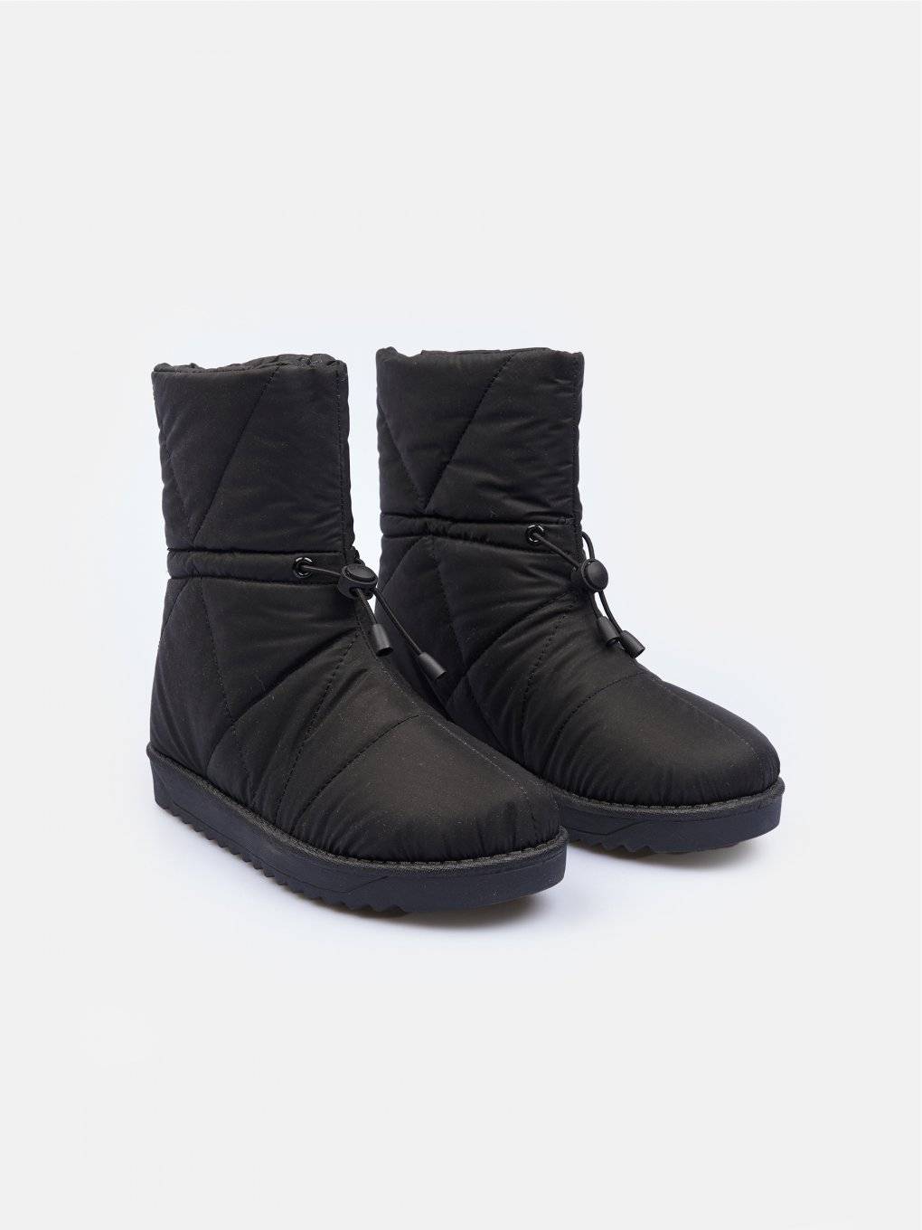 Woman snow boots