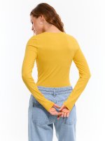 Jednofarebné dámske tričko slim s dlhým rukávom