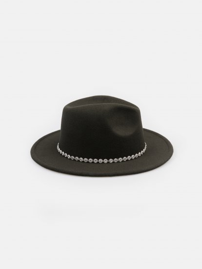 Hat with decorative chain