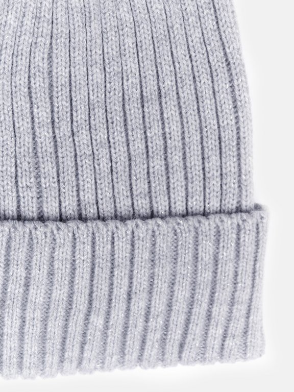 Knitted beanie with pom pom and metallic fibre