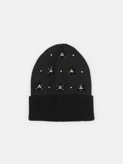 Knitted beanie with stones