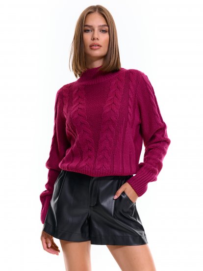 Sweter damski z plecionym wzorem i długimi rękawami