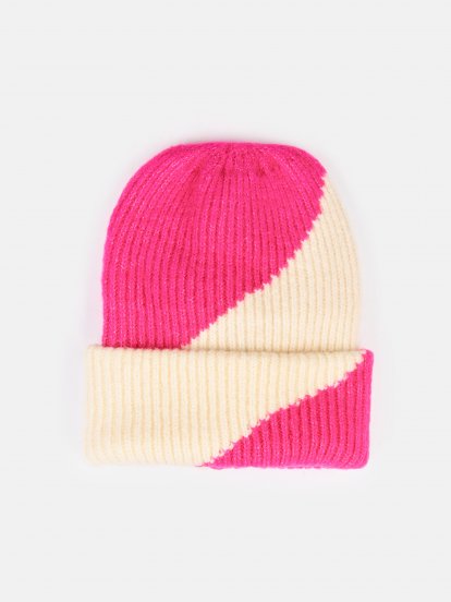 Knitted double coloured beanie