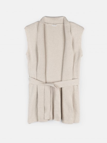 Knitted vest with belt
