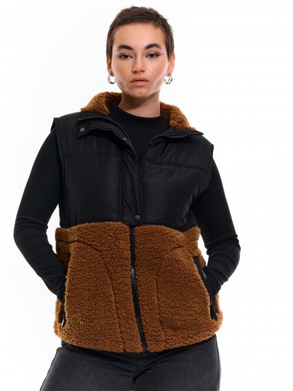 Padded vest with faux fur